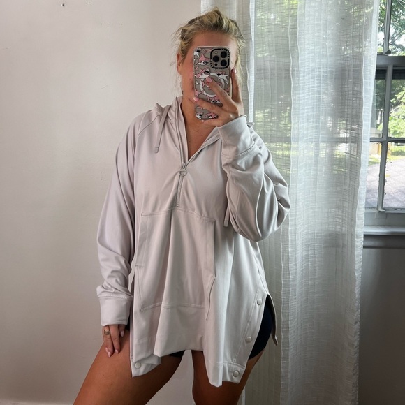 ATHLETA ABALONE GRAY GLACIER HANDKERCHIEF PONCHO small - Picture 1 of 14